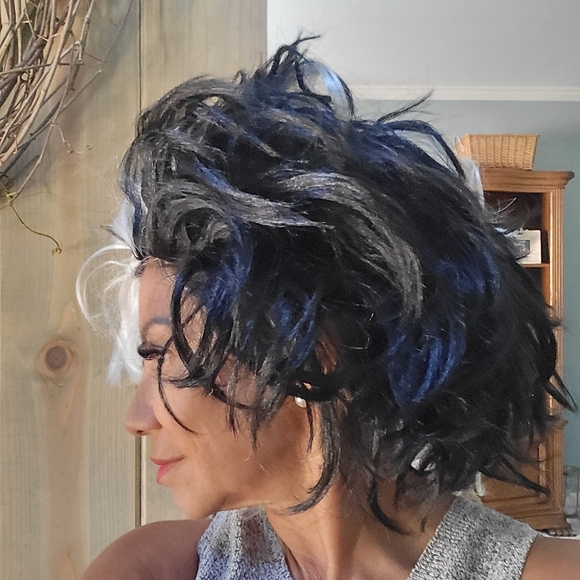 Cruella Deville Costume set Wig + Accessories - Picture 3 of 8